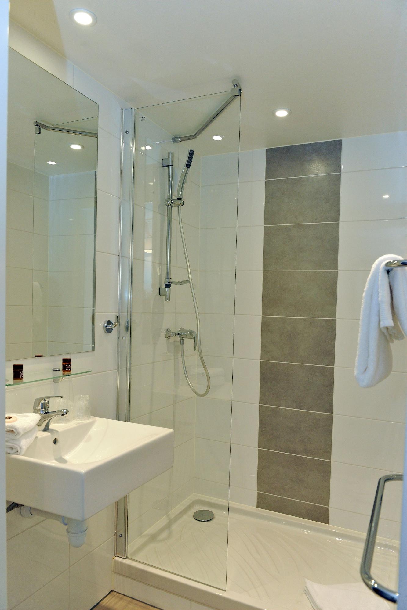 Dios Hotel Bruguieres Екстериор снимка