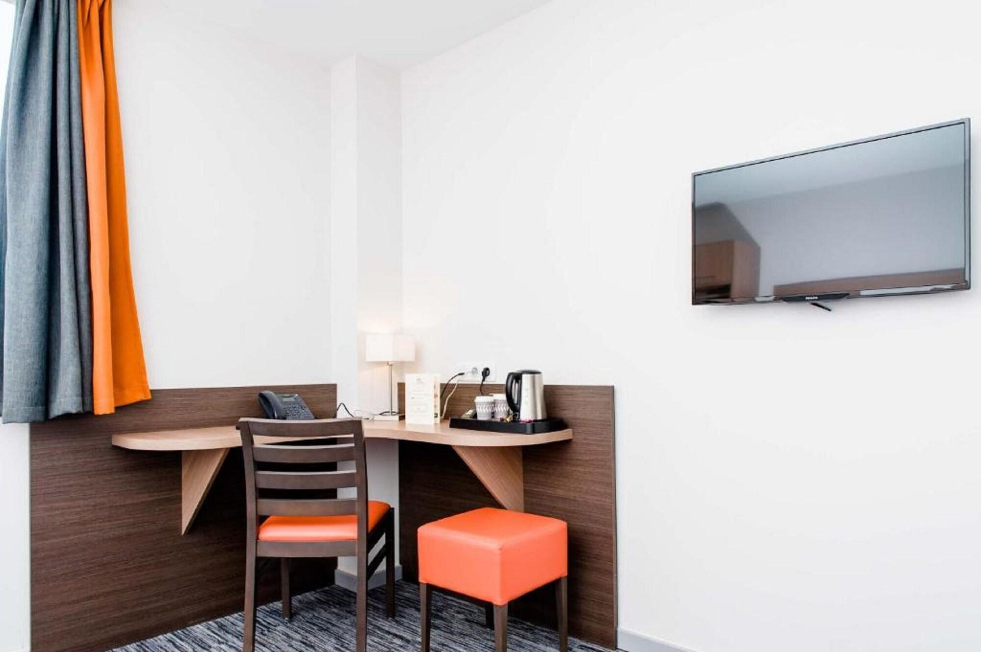 Dios Hotel Bruguieres Екстериор снимка