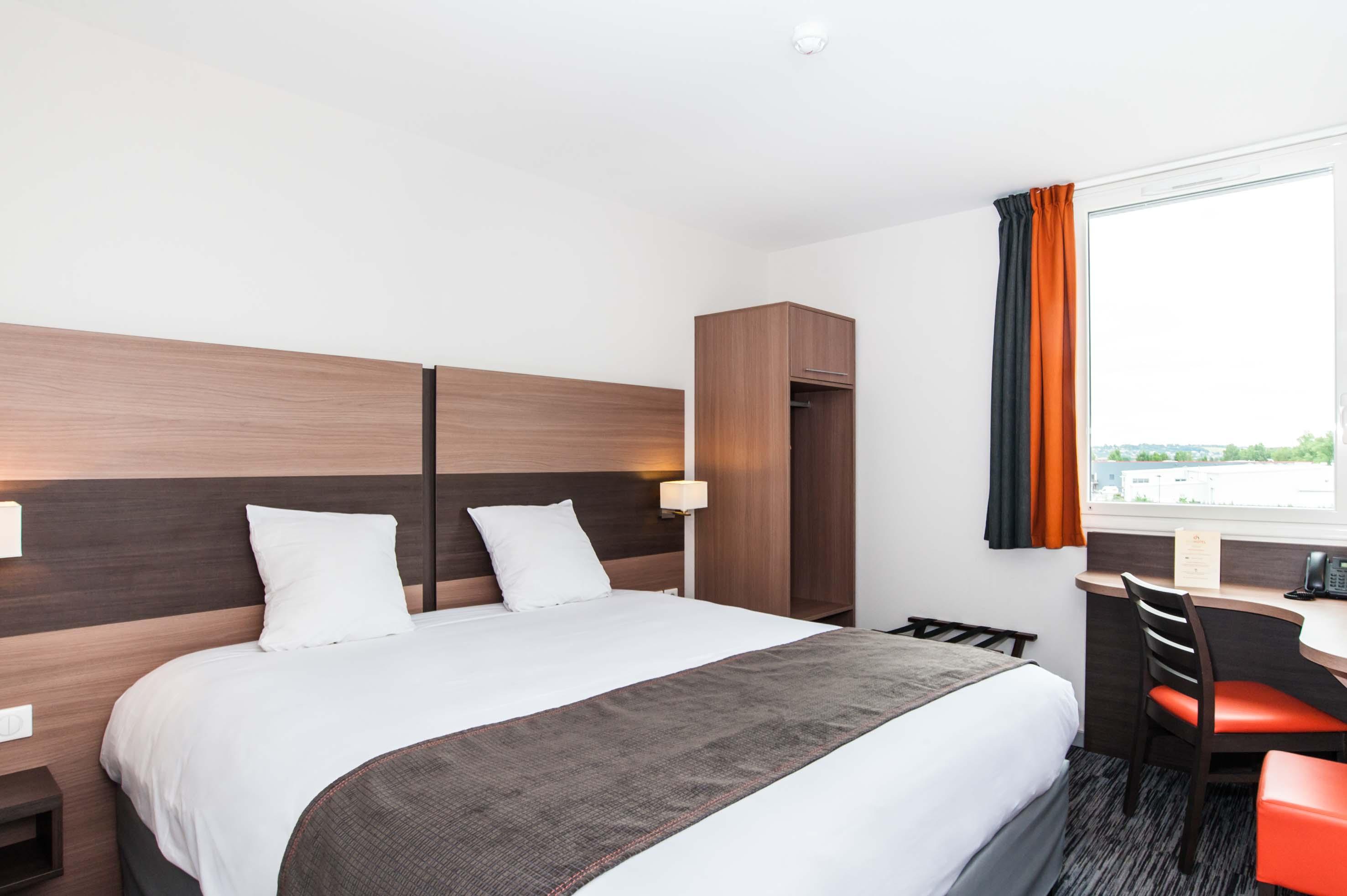 Dios Hotel Bruguieres Екстериор снимка
