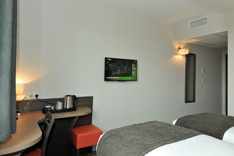 Dios Hotel Bruguieres Екстериор снимка