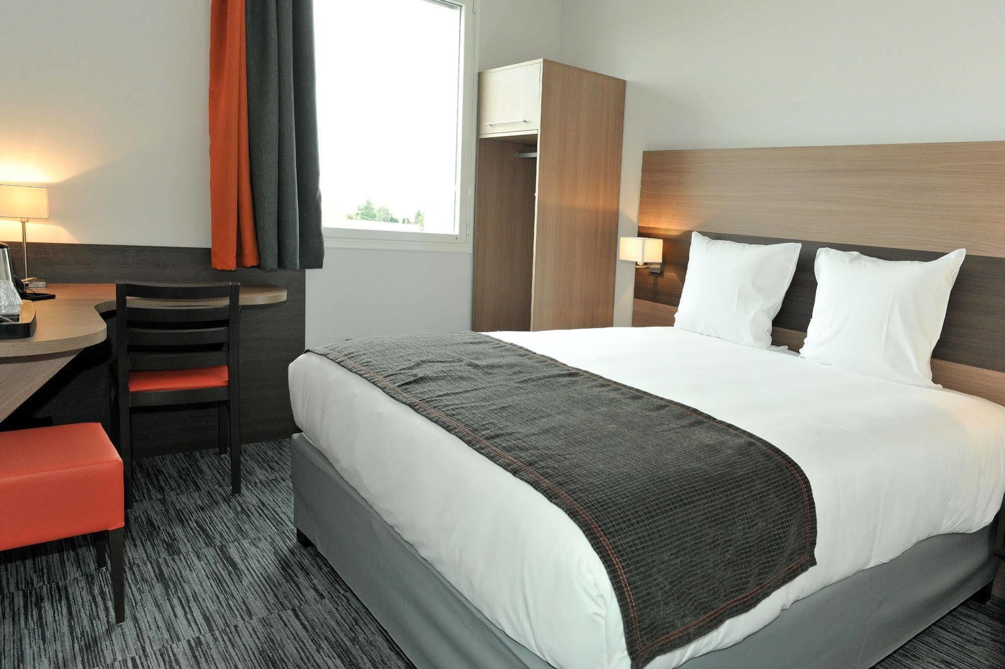 Dios Hotel Bruguieres Екстериор снимка