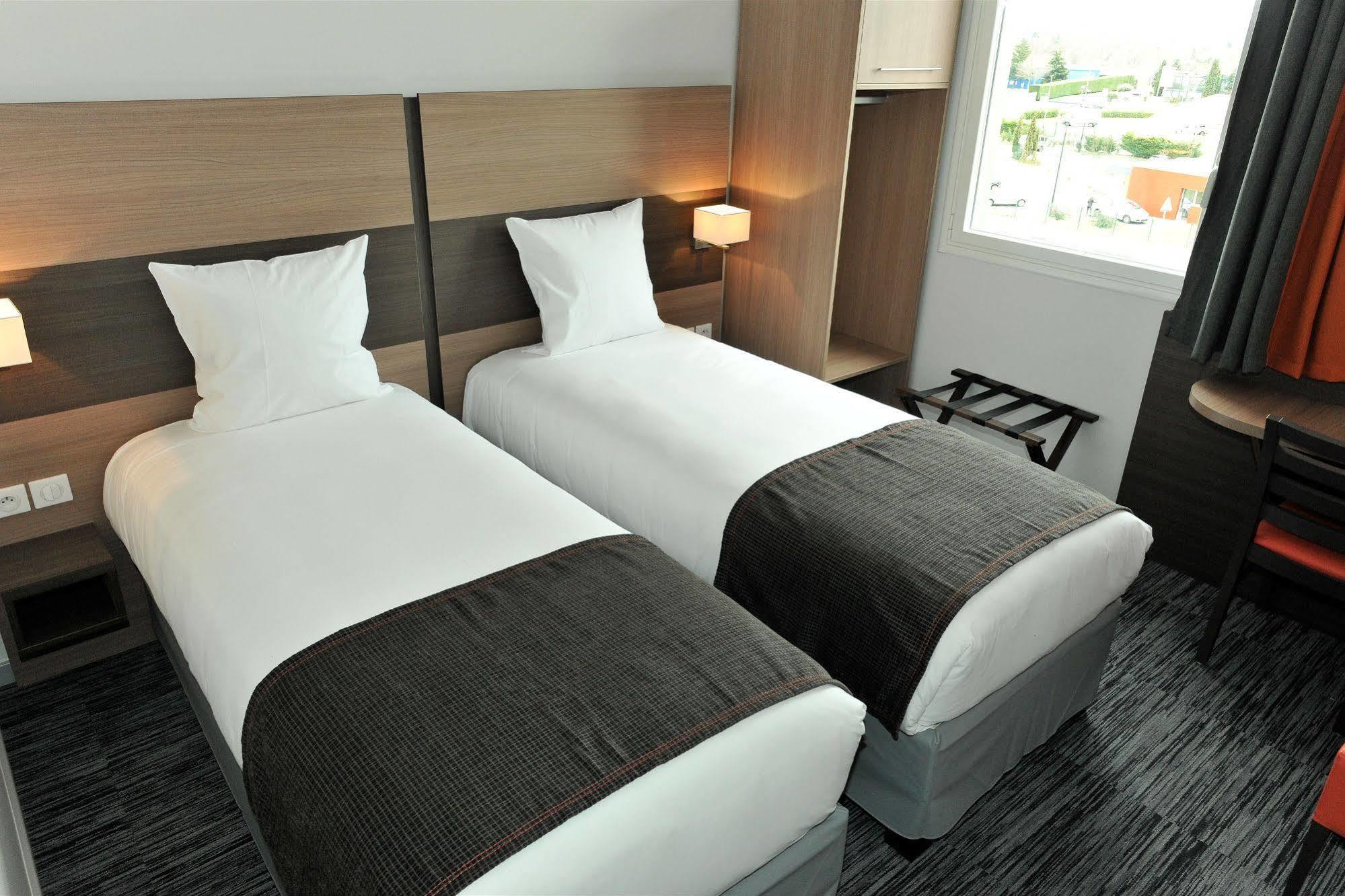 Dios Hotel Bruguieres Екстериор снимка