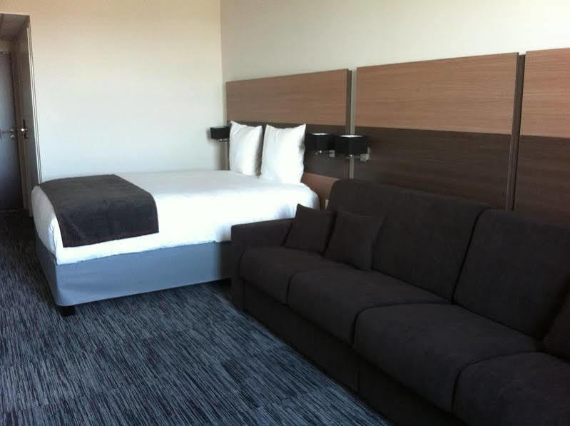 Dios Hotel Bruguieres Екстериор снимка
